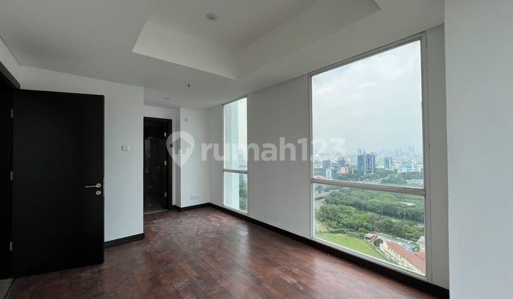 FOR SALE ROYALE SUITE SPRINGHILL KEMAYORAN APARTMENT 4 BEDROOMS