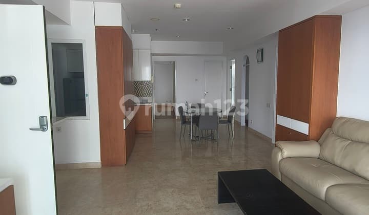 Harus Terjual Apartemen Royale Springhill Kemayoran 3 Bedroom View Golf dan City.