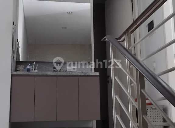 Fast Sale Fully Furnished Interior Design at Greenlake Citraland! Move-In Ready Condition New Cluster Greenlake Near Pakuwon Mall Near Gwalk Near Unesa Near Spazio Near Graha Famili Near Loop Graha Near Pakuwon Indah Near Bukit Darmo