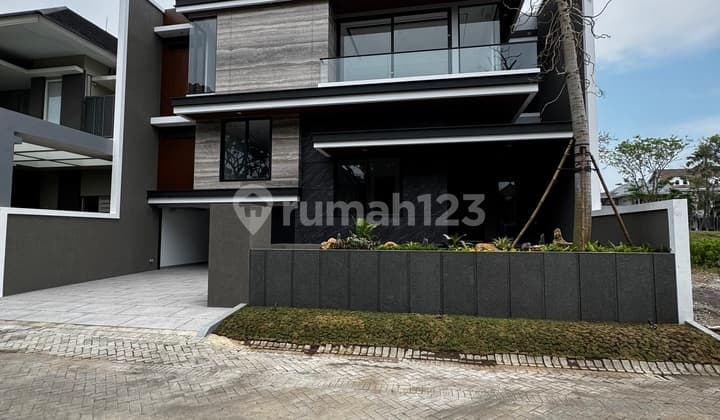 Rumah Sultan Premium Mewah di Citraland Utama Lokasi Terdepan Citraland! Rumah Strategis Lingkungan Nyaman Dekat Superindo Dekat Pakuwon Mall Dekat Rumah Sakit!