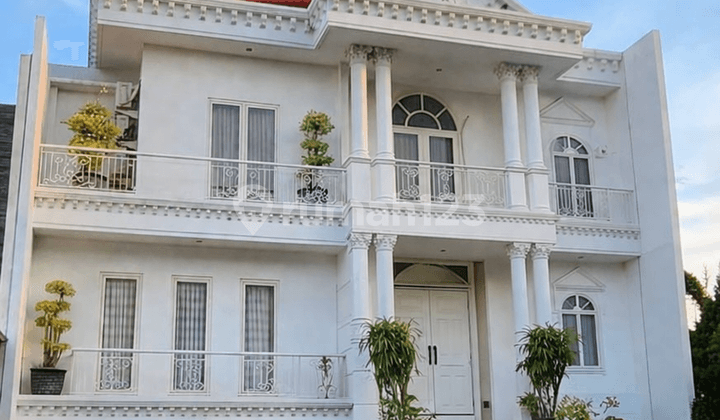 Second Classic House di Villa Bukit Regency Pakuwon Indah! Rumah Split Level Full Furnish Kondisi Terawat Siap Pakai! Dekat Pakuwon Mall Dekat Spazio Rumah Full Furnish Siap Huni Dekat Unesa Dekat Commercial Area Dekat Graha Famili Dekat Gwalk Dekat Inter