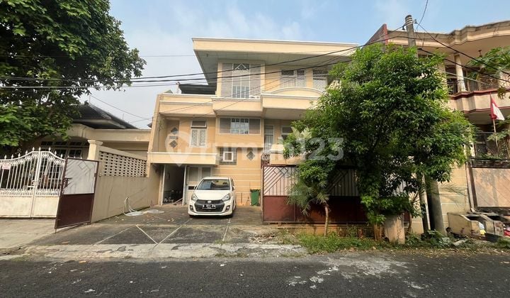 Rumah Murah Besar di Cinere