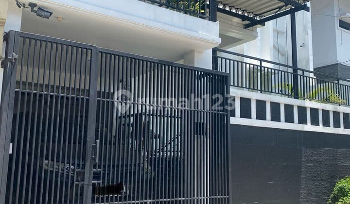 Rumah Bagus Siap Huni 3 Lantai Taman Galaxi Bekasi