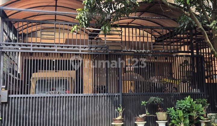Dijual Rumah 2 Lantai Siap Huni di Komplek Istana Regency 2 Bandung Lokasi Strategis & Nyaman untuk Keluarga