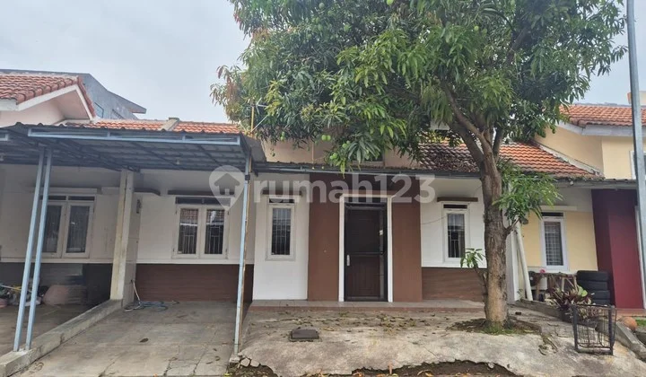 The house in Kota Baru Parahyangan, Bandung is good, comfortable, and ready to occupy.