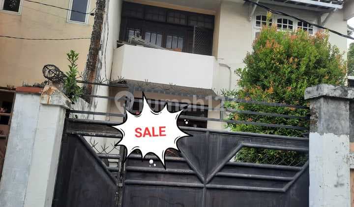 For Sale Super Cheap 2-Story Hook House Semi-Furnished Dukuh Kupang Utara!