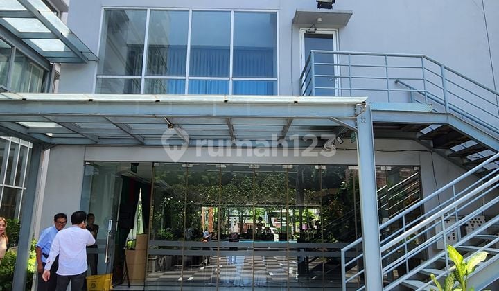 DISEWAKAN GEDUNG KOMERSIAL 4LT NOL JALAN RAYA NGINDEN FULL FURNISH