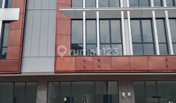 For rent, a nice new shop house in the tourist city of Cibubur.