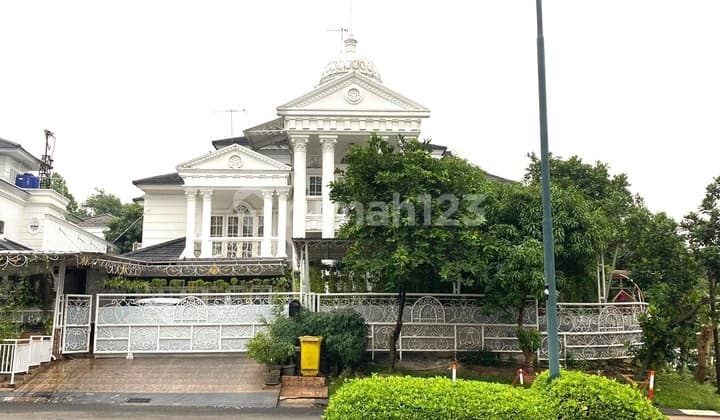 Rumah Mewah di Boulevard Legenda Wisata Cibubur