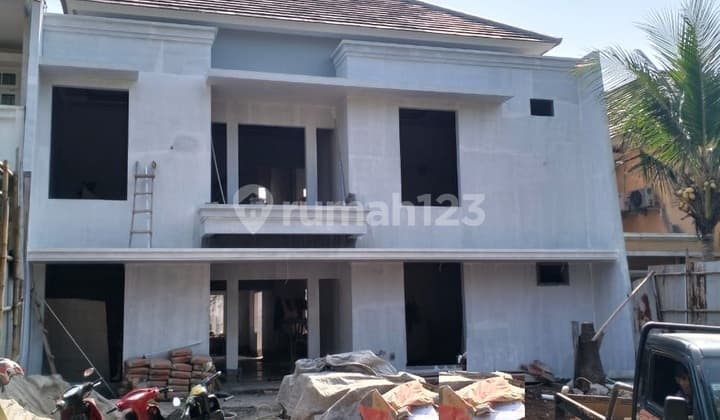 Rumah Depan Taman Tahap Renovasi di Kota Wisata Cibubur