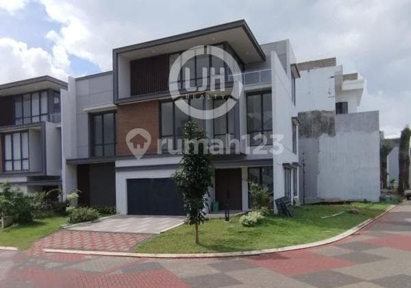 Rumah Minimalis 3 Lantai di Cluster Baru Kota Wisata Cibubur