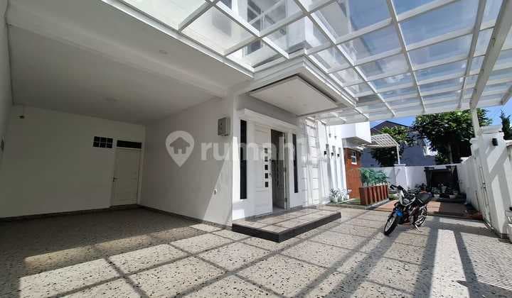 Dijual Rumah Cantik Kompleks Singgasana Mekarwangi Bandung