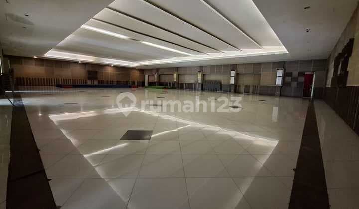 Disewakan Gedung Strategis Parkir Luas Jln. Kopo Pusat Kota Bandung