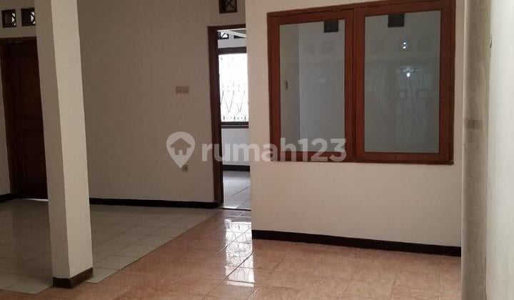 Disewakan Rumah Asri Terawat Baik Kompleks Setra Duta Kota Bandung