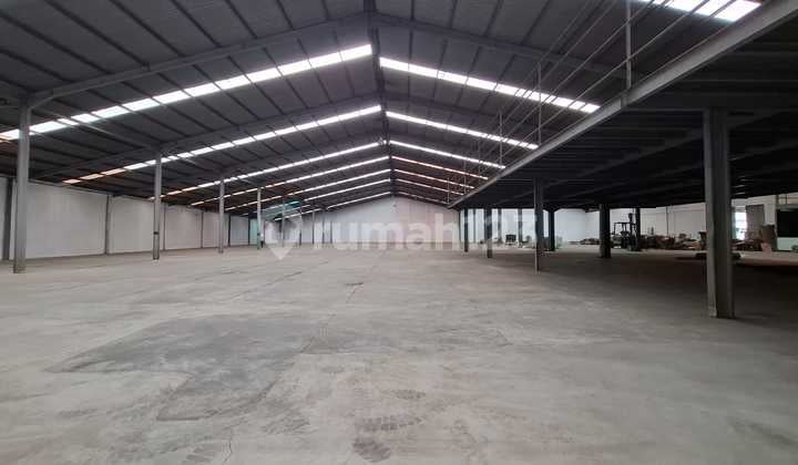 For Rent: Good Warehouse, Strategic Location on Soekarno Hatta Street, Bandung City.