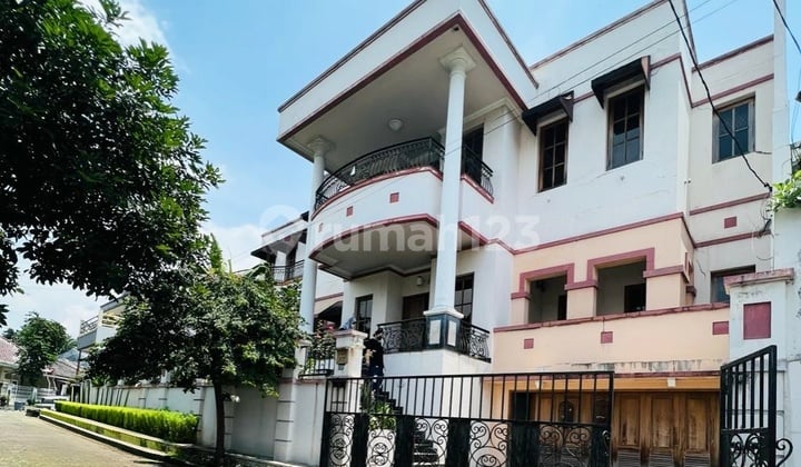 Rumah Mewah Siap Huni Lokasi Strategis Dekat Kuliner di Bogor Tengah