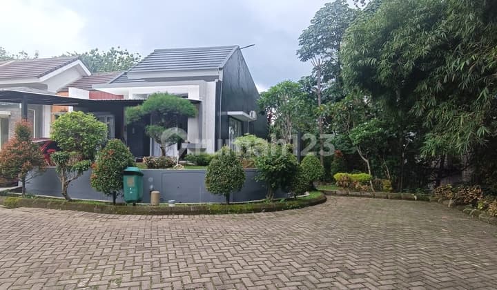 Rumah hoek royal tajur