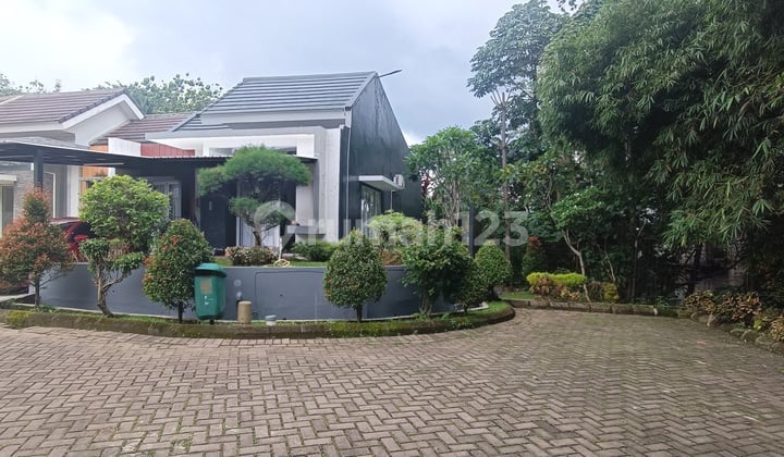 Rumah hoek royal tajur