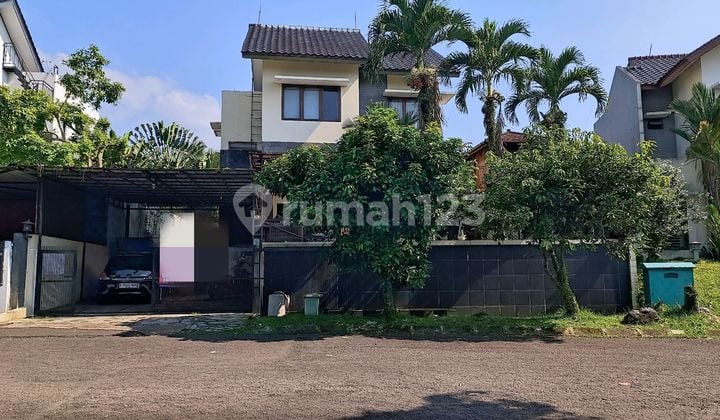 Rumah Bnr Tirta Nirwana Hadap Taman Bentuk Tanah Ngantong