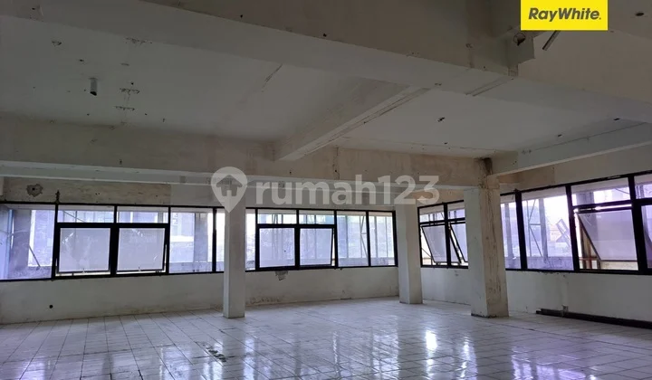 Disewakan Ruko 3 lantai di Komplek Ruko RMI Surabaya Disewakan Ruko 3 lantai di Komplek Ruko RMI Surabaya