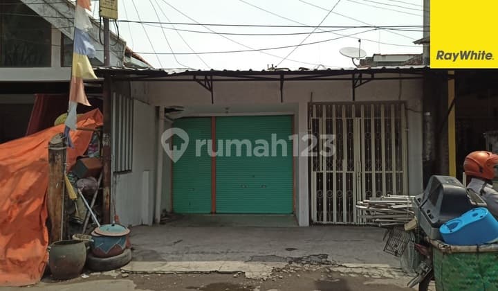2-Story Shop House for Rent on Menanggal Main Road, Surabaya