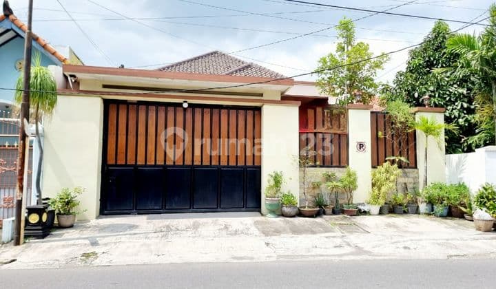 Luxury 389m2 House Strategically Located on Solo Main Road