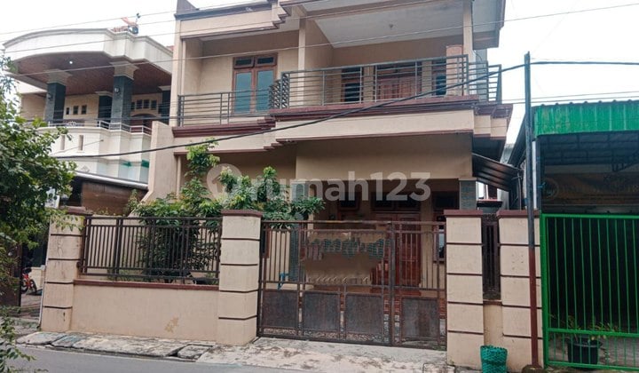 Rumah Bagus 2Lt Strategis di Tengah Kota Solo