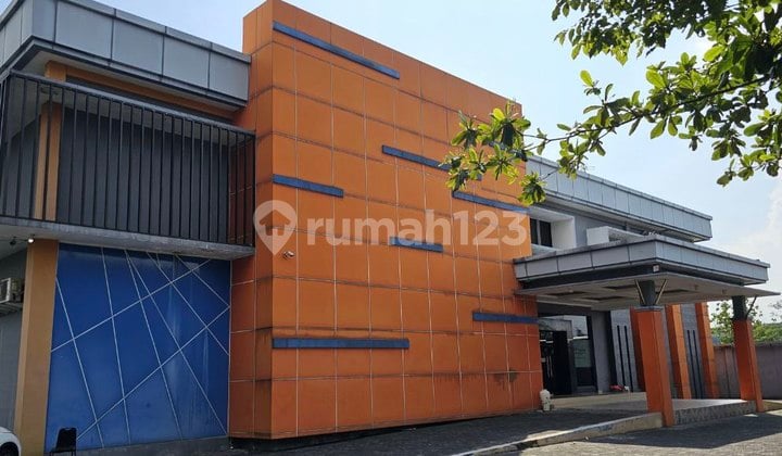 Ruang Usaha Cafe dan Spa Aktif Luas di Colomadu