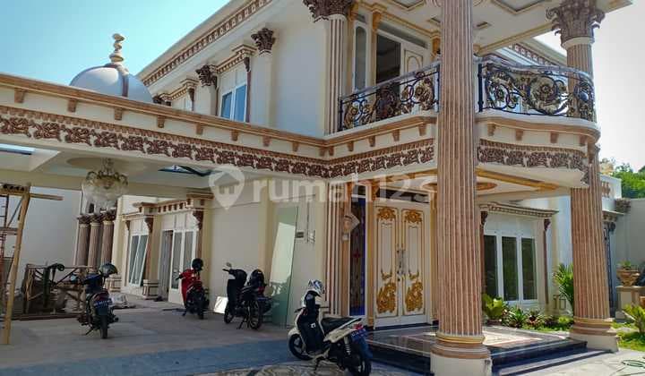 Classic Semi-Furnished Luxury House in Manahan, Solo City
