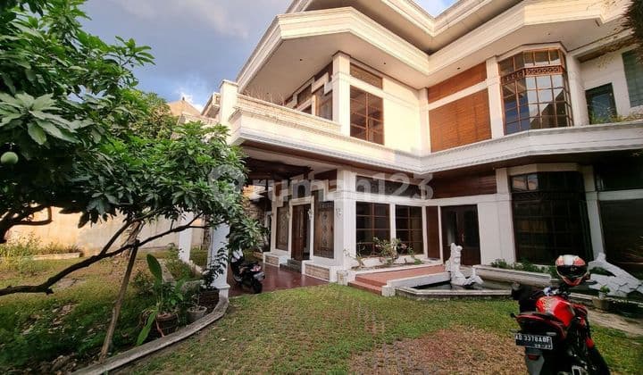 Rumah Strategis 3lt Ada Pool Dekat Stasiun Purwosari Laweyan