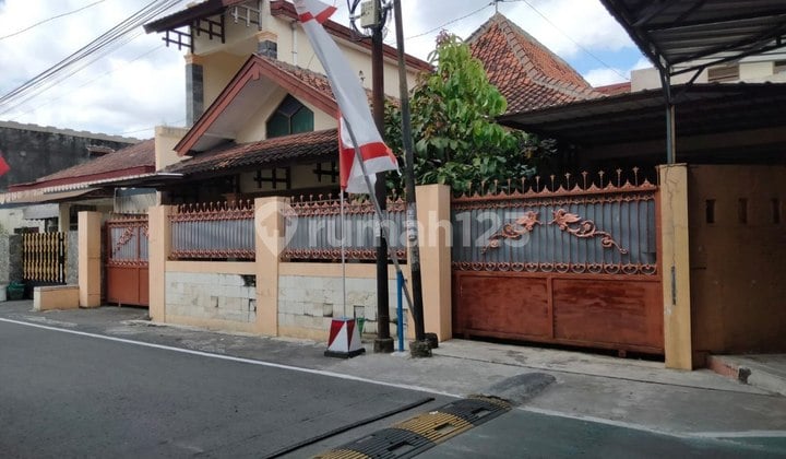 Rumah Bagus 1,5 Lantai Tengah Kota Sumber Solo