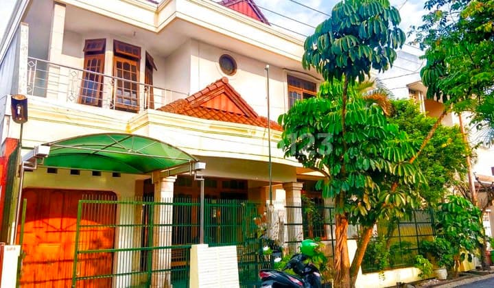 Well-Maintained Second-Hand House in the Center of Banyuanyar Solo City