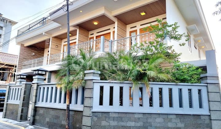 Rumah Mewah Lux 2.5 Lt Full Furnished Solo Kota