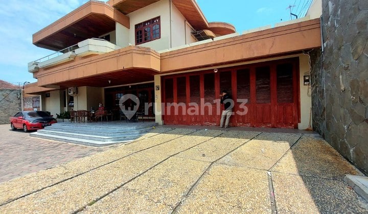 Rumah Mewah Luas Tanah 1000m2 Dekat Lottemart Solo