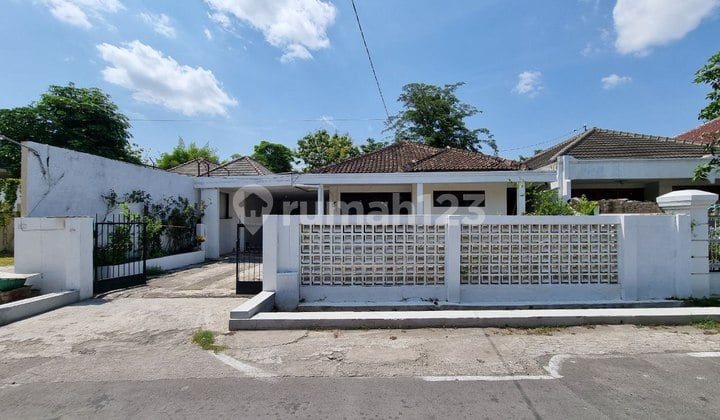 Bu Rumah Murah Hitung Tanah Strategis Gajahan Colomadu