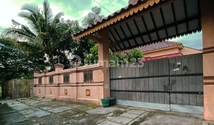Rumah Mewah Full Jati di Perumahan Gawanan Colomadu
