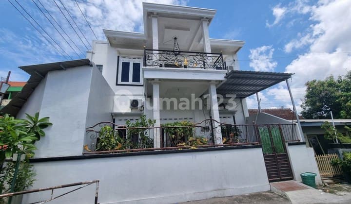 Rumah Hunian Dan Tempat Usaha Tengah Kota Karangasem Solo