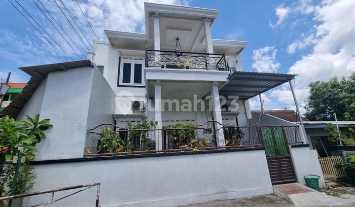 Rumah Hunian Dan Tempat Usaha Tengah Kota Karangasem Solo
