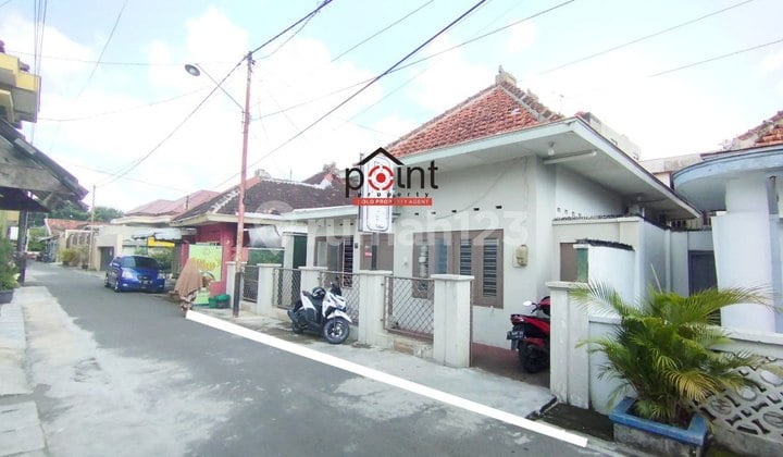 Rumah Hunian Luas Dekat Keraton Pasar Kliwon Solo
