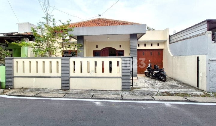 Rumah Bagus Luas Strategis Tengah Kota Solo