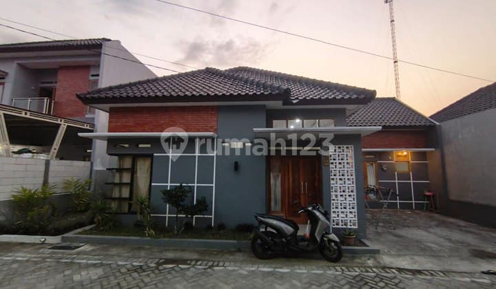 Good and Comfortable House in the Cluster Near Luwes Gentan Skh Mall