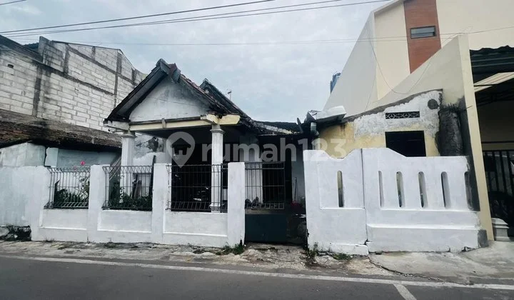 Rumah Hitung Tanah 217M² Strategis di Jebres