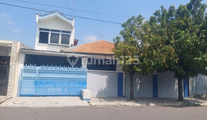Rumah Luas Lingkungan Perumahan di Solobaru