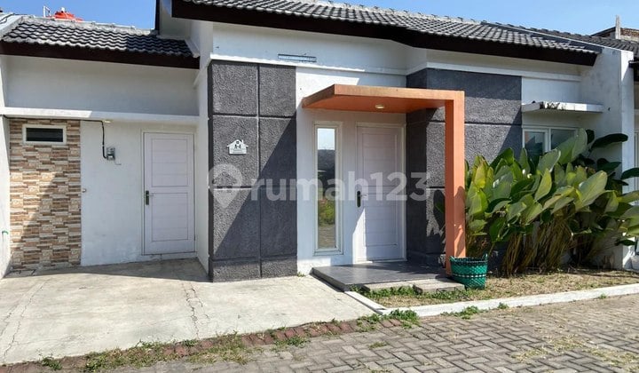 Rumah Cantik Nyaman Di Cluster Dekat Luwes Gentan Skh