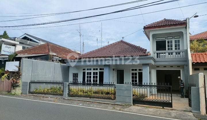 Rumah Luas Strategis Tepi Jalan Raya Salatiga