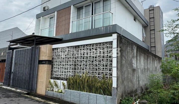 Rumah Mewah 2 Lt Full Furnish Lingkungan Perumahan Nyaman Gentan