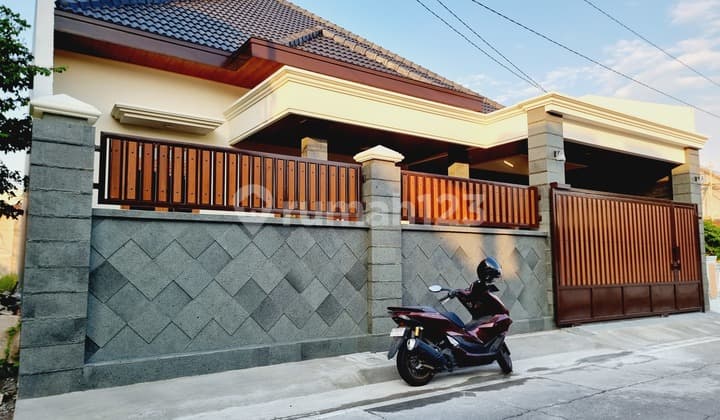 Luxury House 280m² Wide, Brand New, 4 Car Garage, Solo City Finishing.