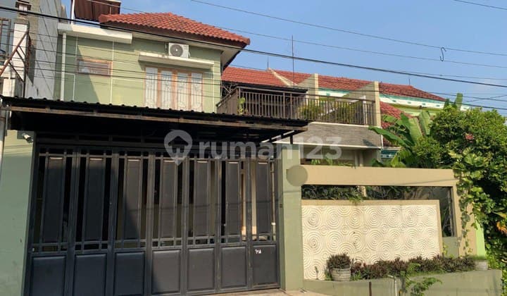 Rumah Bagus Semi Furnished Dekat Taman Jaya Wijaya Surakarta