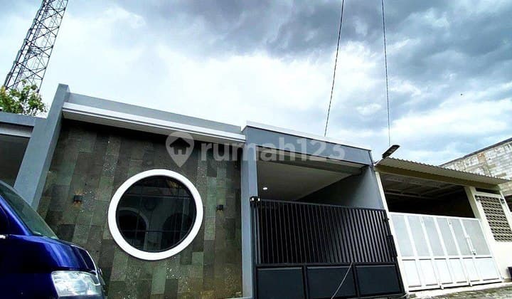 Rumah Cantik Baru Modern Tropical di Perum Cluster Mojosongo