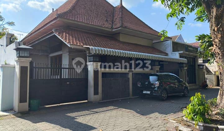 Rumah Luas Bagus Terawat Di Solo Jln Utama